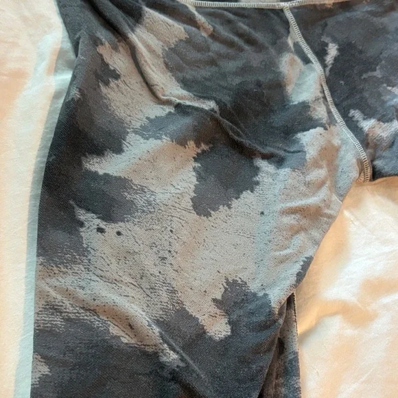 Gray and Black Tie-Dye lululemon Leggings - Picture 3 of 6